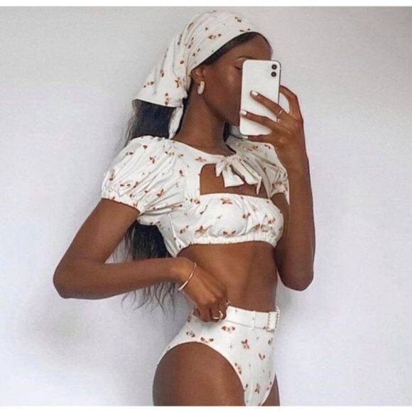 WeWoreWhat Other - We Wore What Womens Bikini Top Size XS Lily Cream Color Floral Short Sleeve
